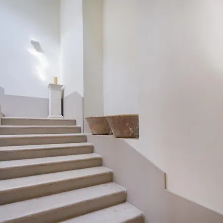 Palazzo Della Torre 202- Modern Historic Apartament *