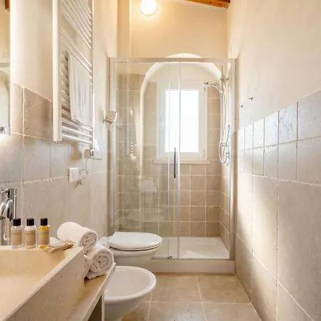 Palazzo Della Torre 202- Modern Historic Apartment